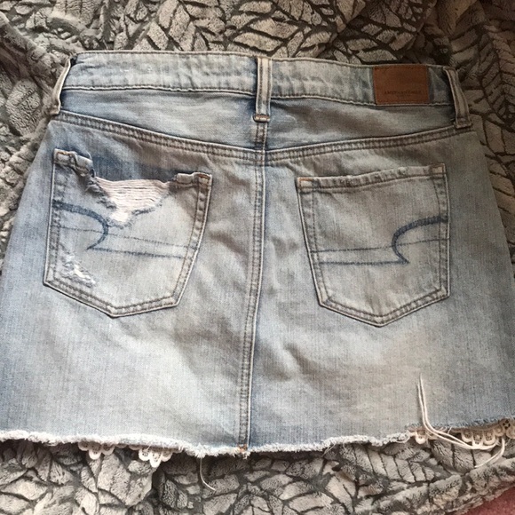 american eagle distressed jean skirt - Picture 2 of 2